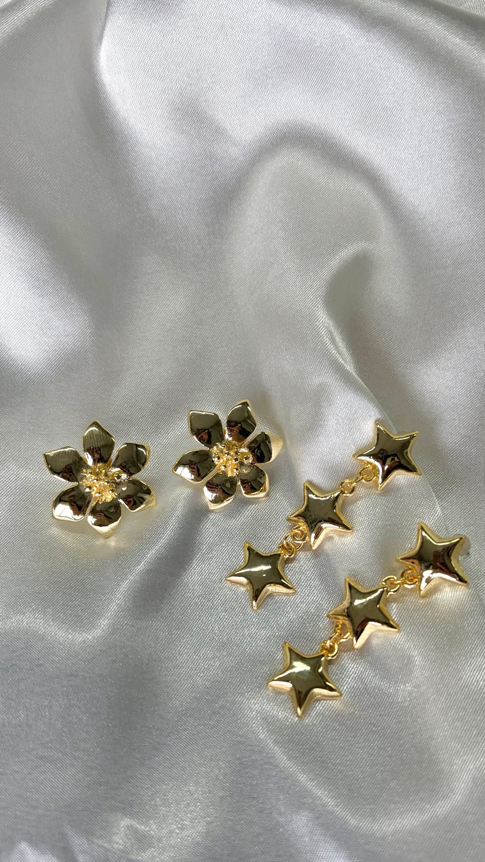 Kadın Gold Renk 2'li Çiçek Küpe ve Sallantılı Yıldız Küpe Seti