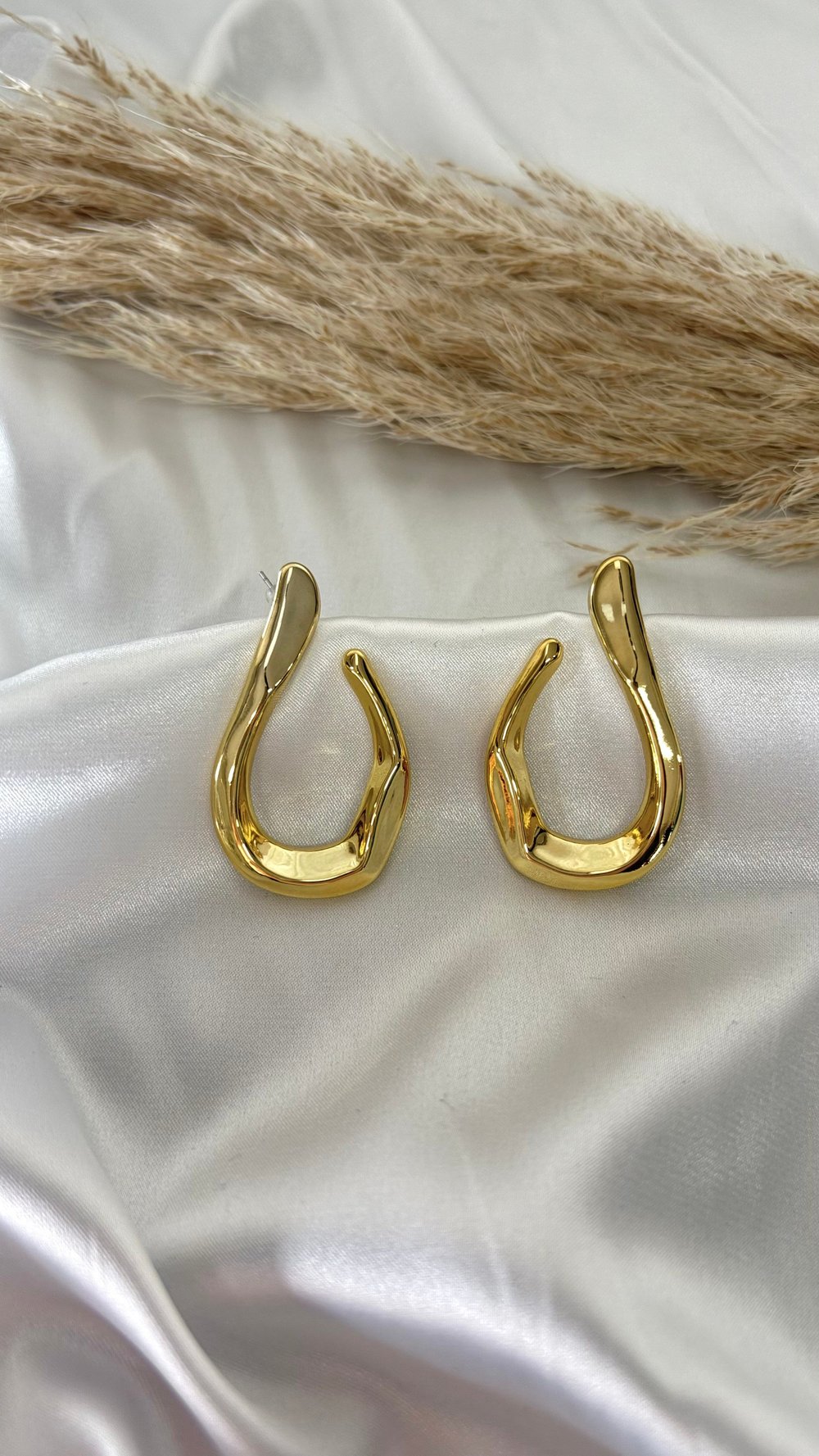 Kadın Gold Renk Akış Form Küpe
