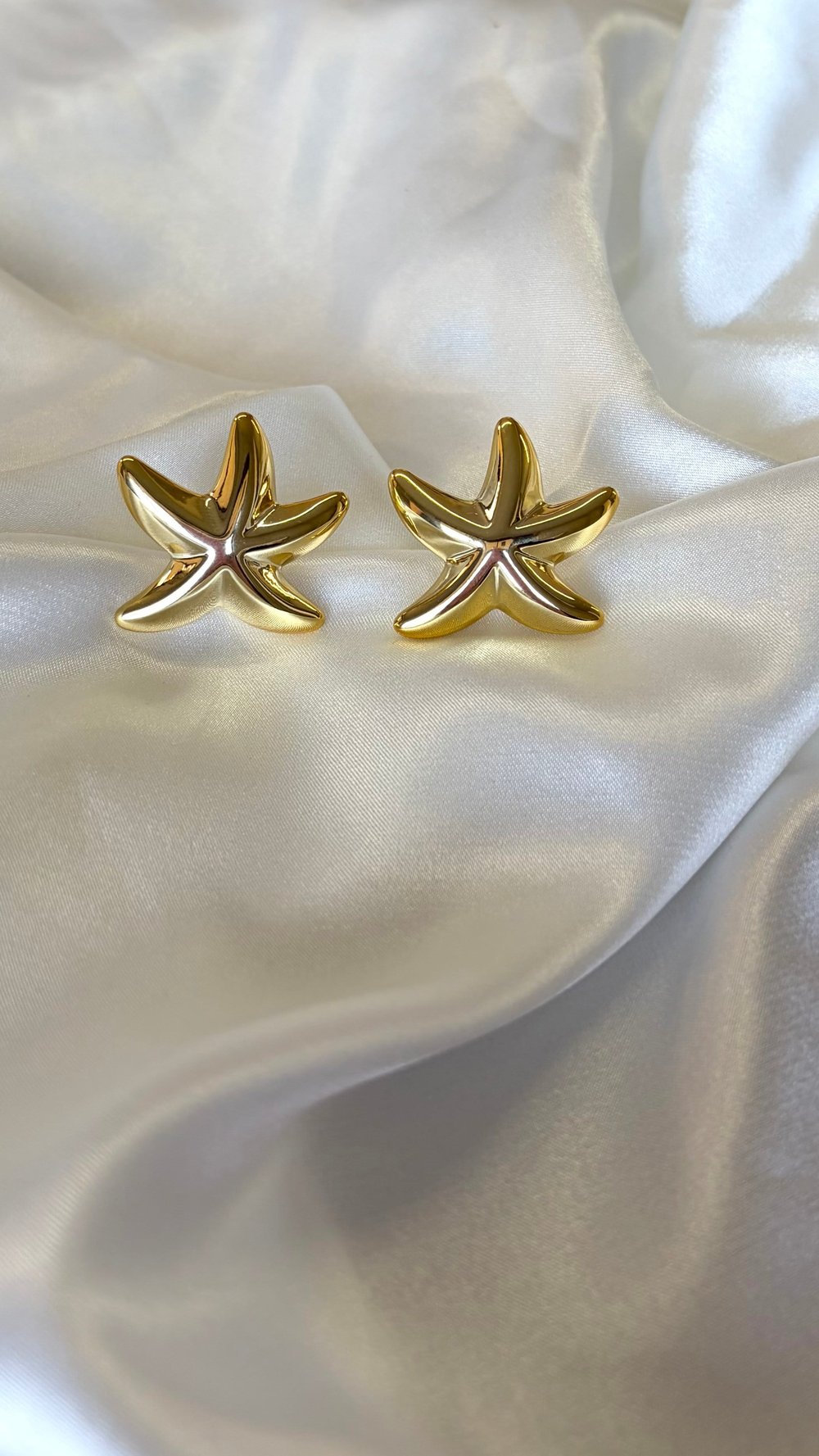 Kadın Gold Renk Bombeli Deniz Yıldızı Küpe