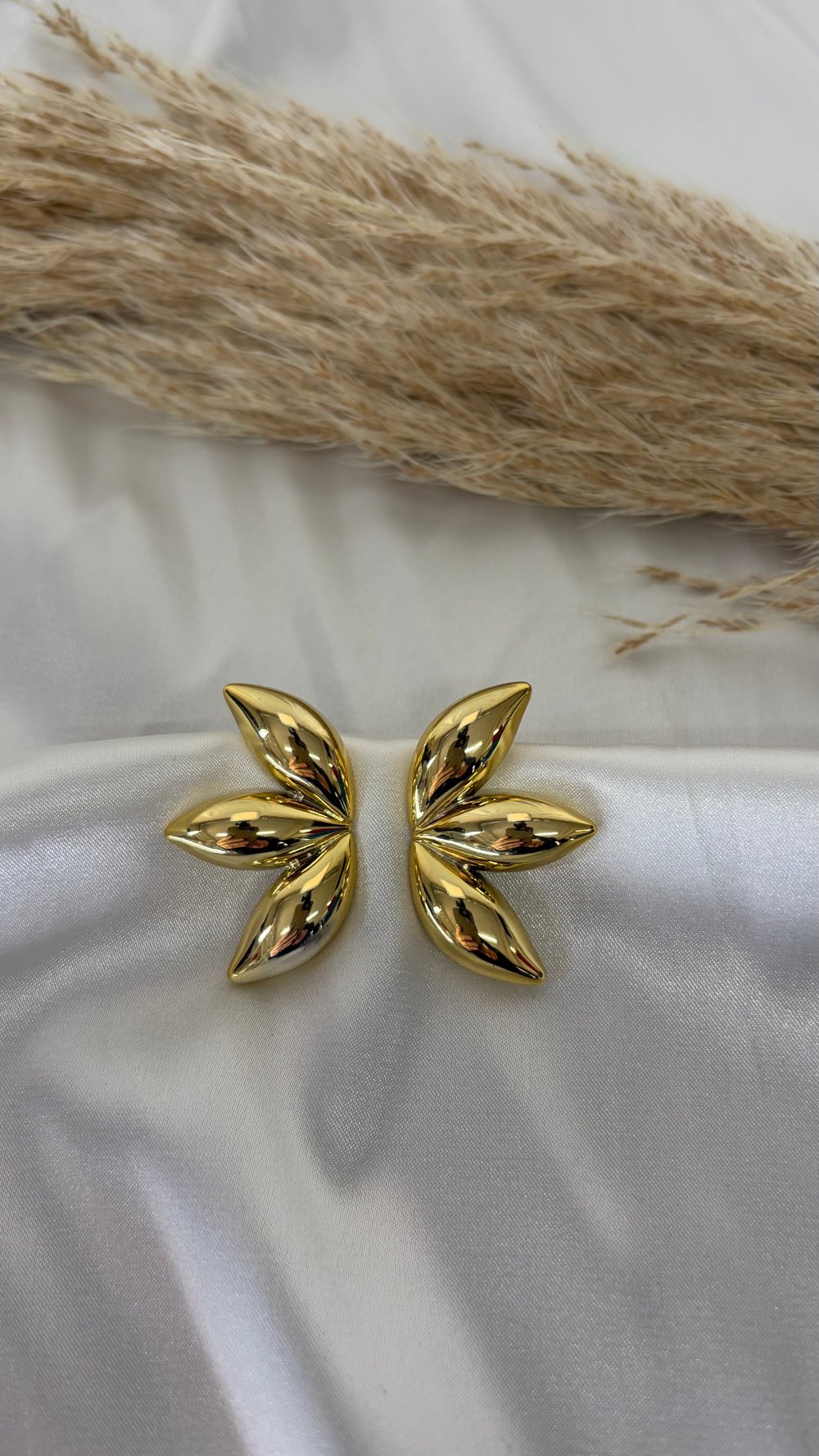 Kadın Gold Renk Modern Çiçek Küpe