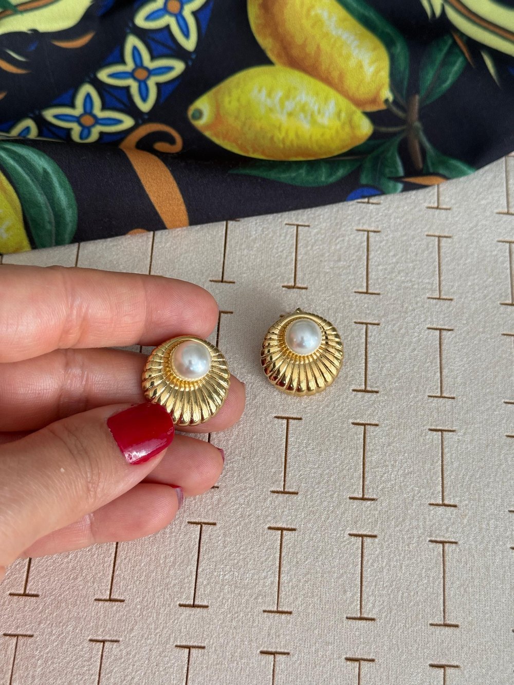 Çelik İncili Düğme Küpe