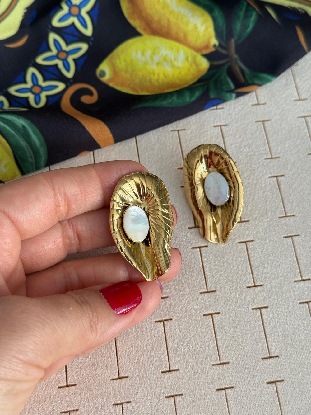 Çelik Sedef Taşlı Gold Küpe