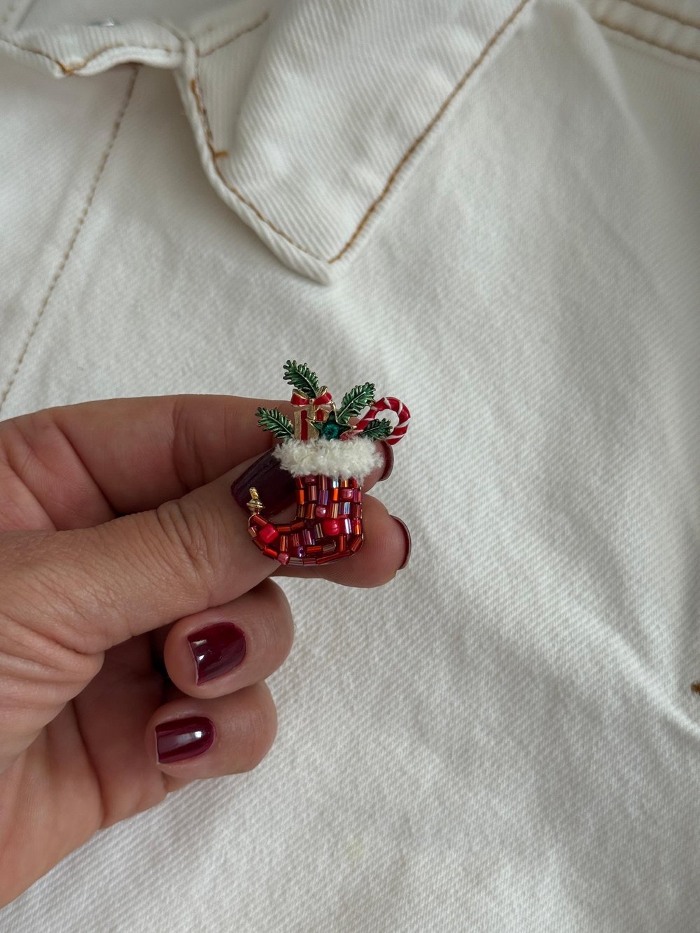 Kırmızı Boru Boncuklu Noel Çorap Broş