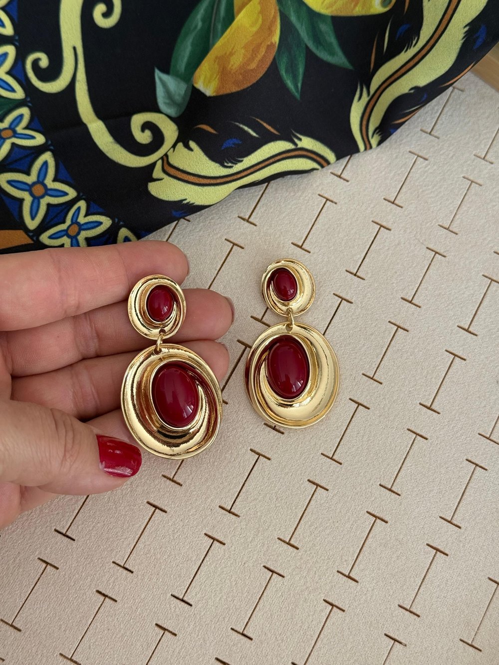 Özel Seri Bordo Taşlı Sallantılı Küpe