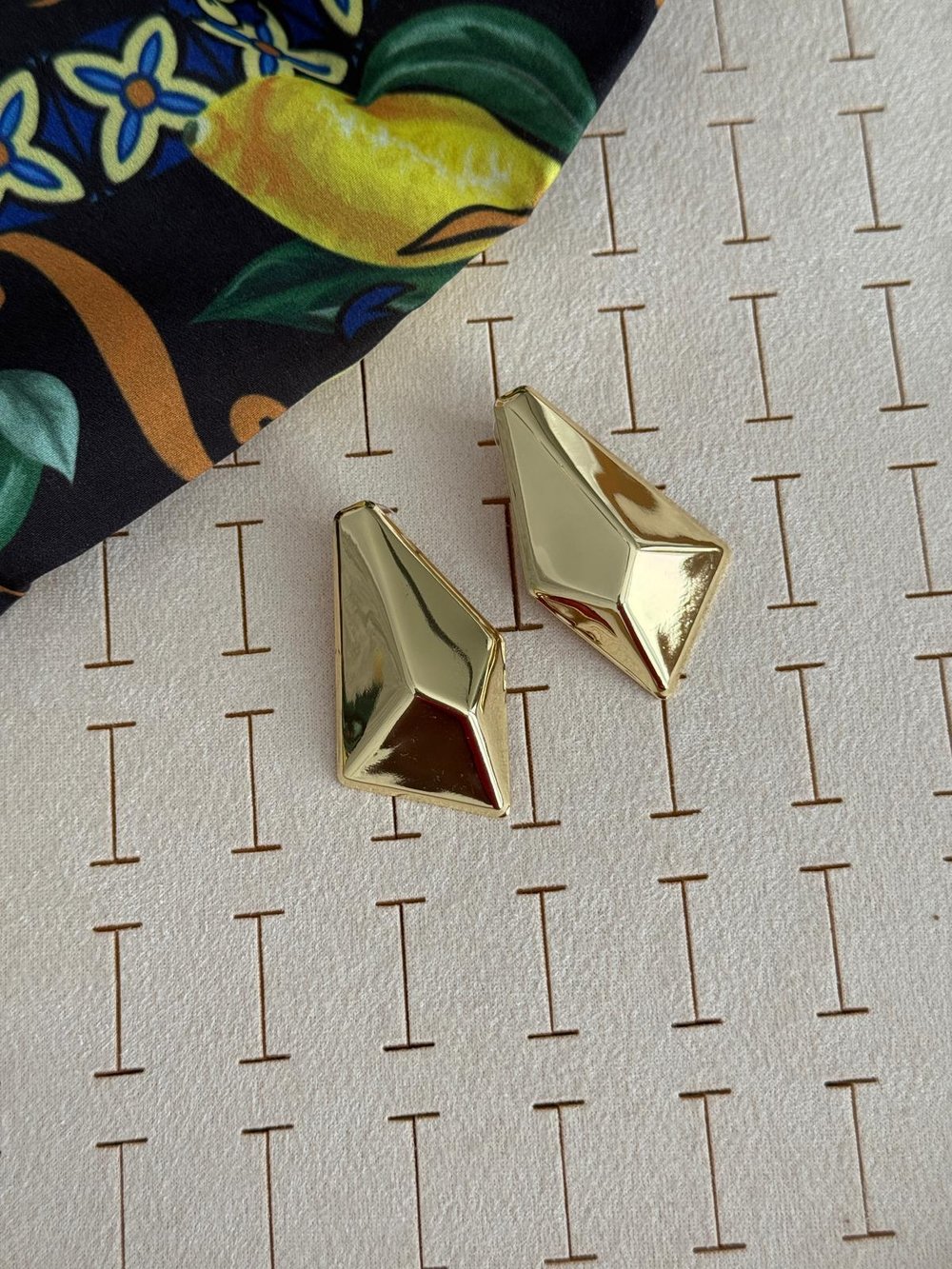 Özel Seri Gold Geometrik Desen Küpe