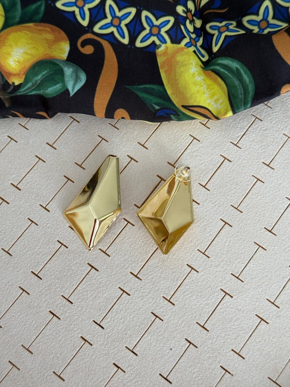 Özel Seri Gold Geometrik Desen Küpe