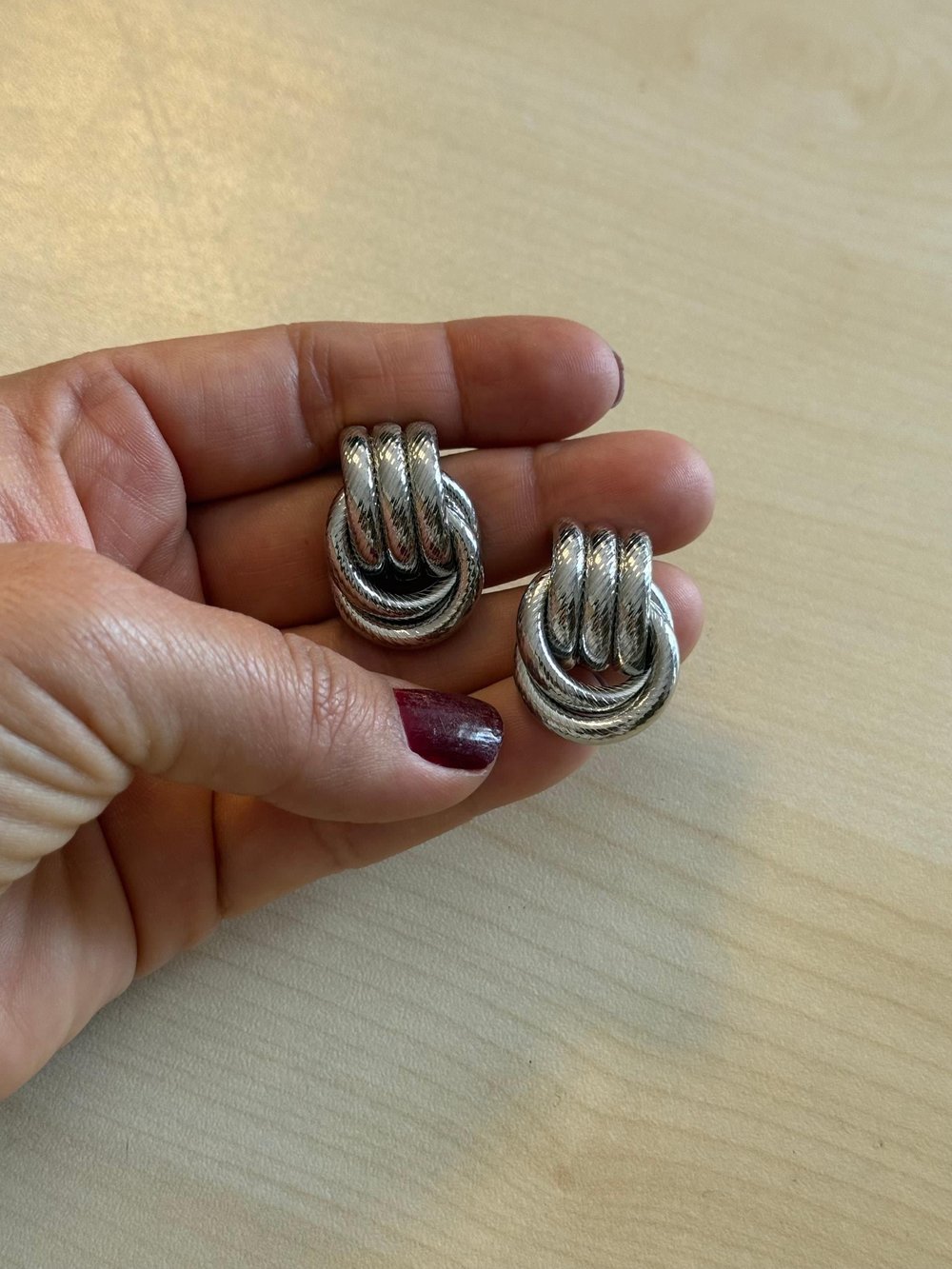Özel Seri Gri Düğüm Model Küpe
