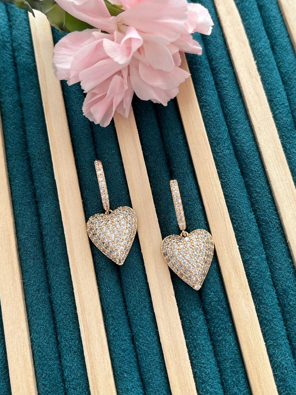 Vip 18K Halkalı Zirkon Taşlı Kalp Küpe