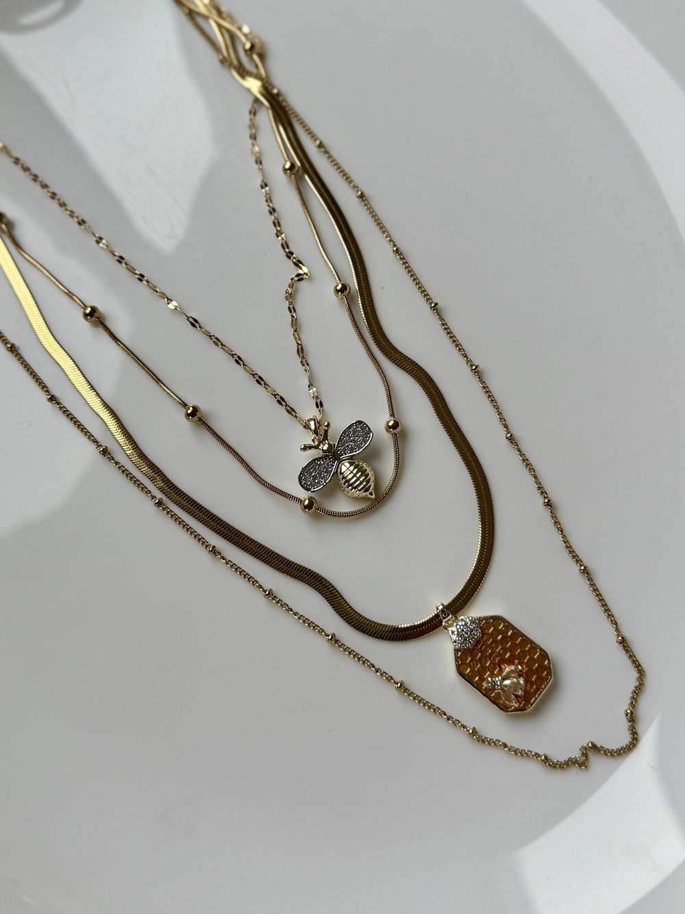 Çelik 14k Çoklu Arı Figürlü Kolye