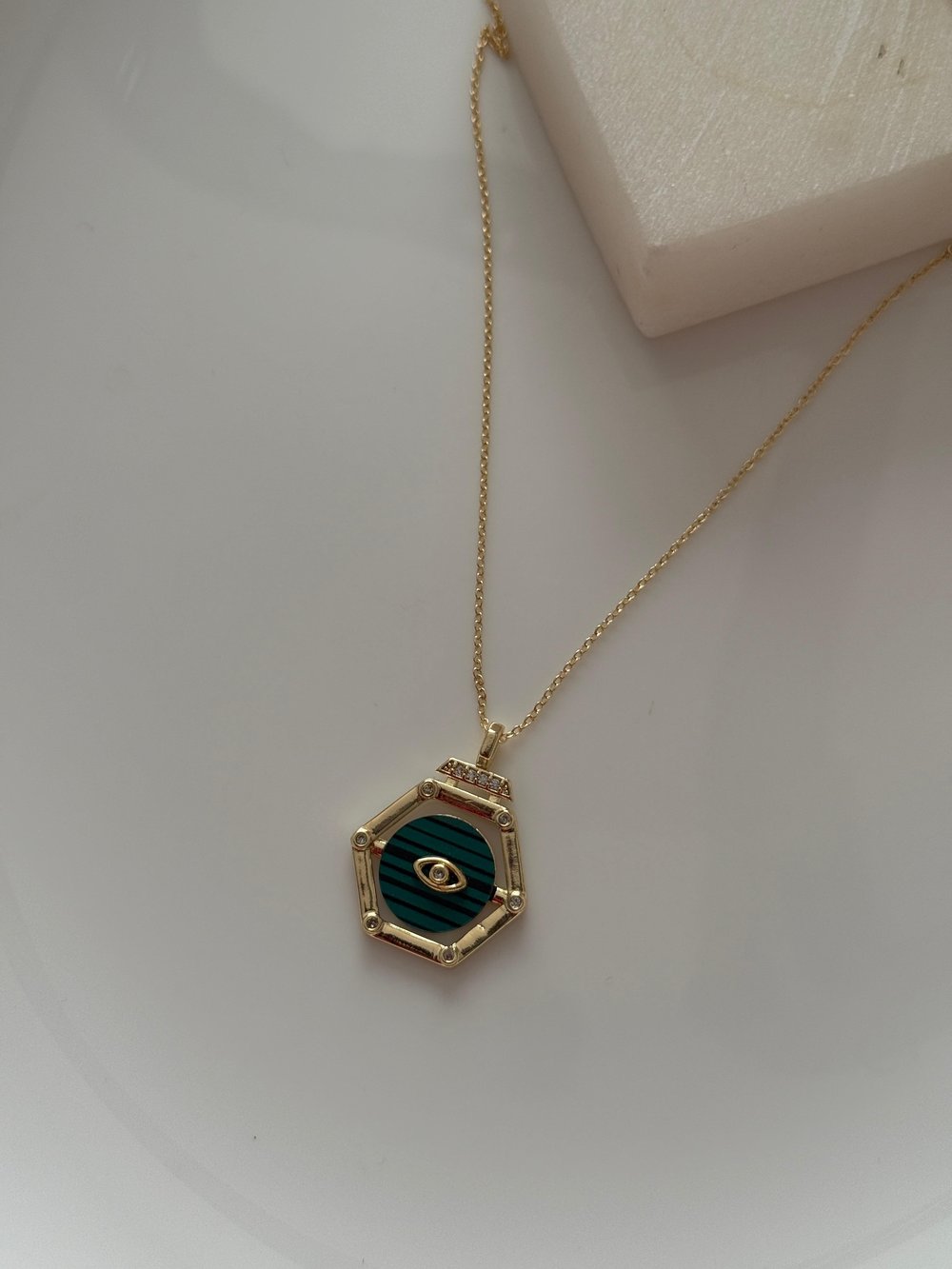 Çelik Yeşil Madalyon Kolye 