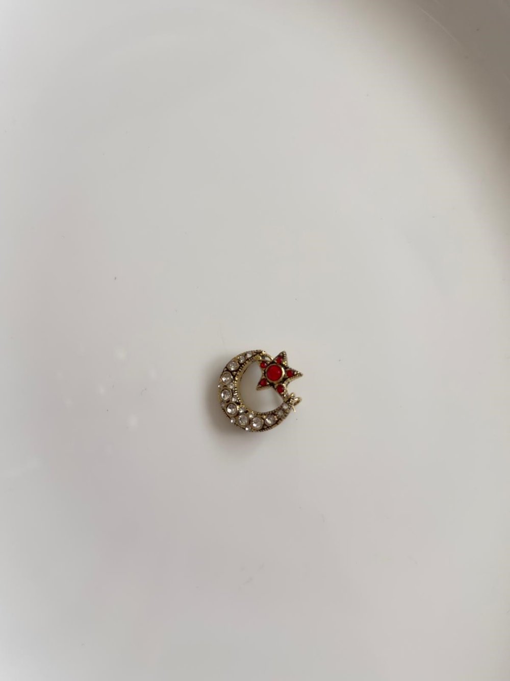 Dore Mini Kırmızı Yıldızlı Broş