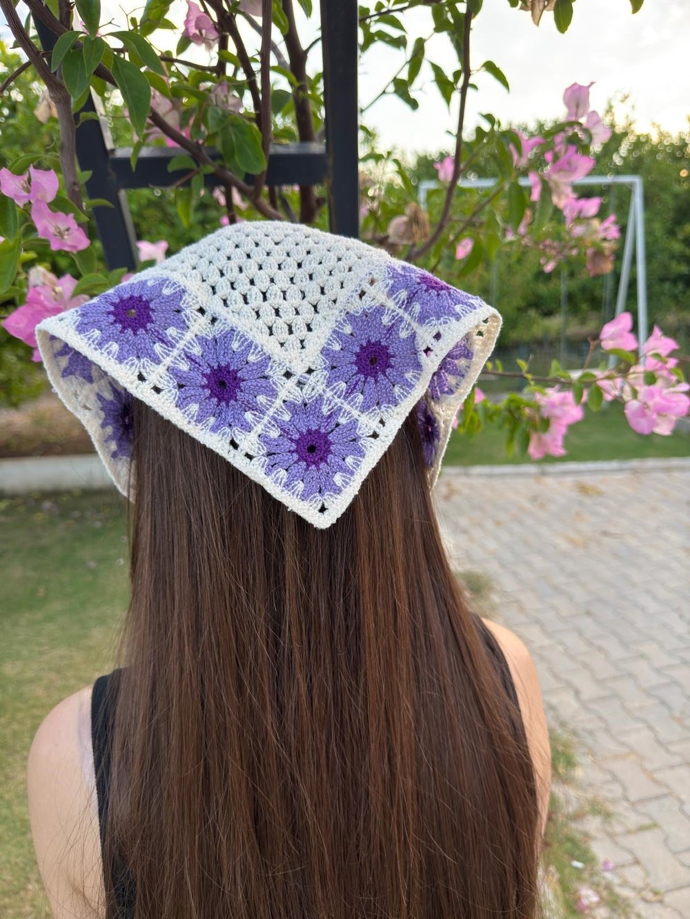 Mor Motifli Ekru  Üçgen İpli Bandana