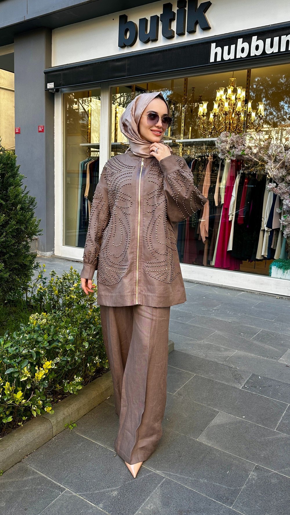 İnci Aksesuarlı Keten Takım 