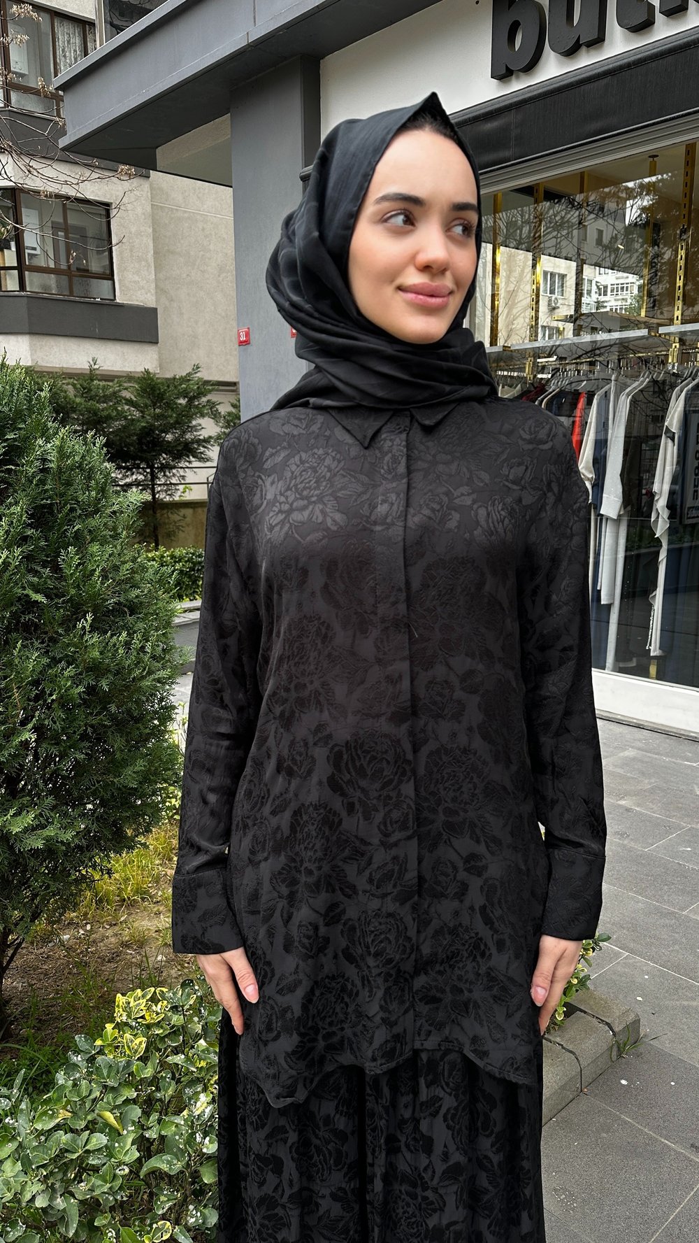 Jakarlı Siyah Gömlek