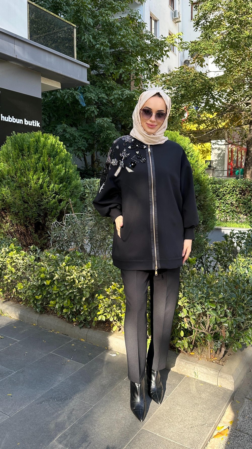 Omuz Aksesuarlı Takım