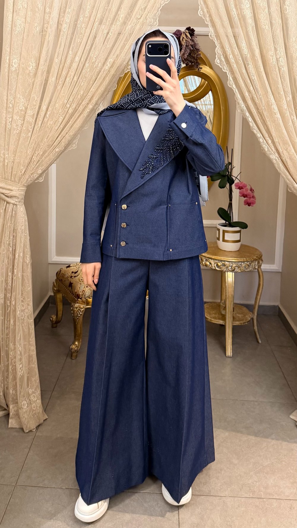 Yakası Taşlı Denim Takım