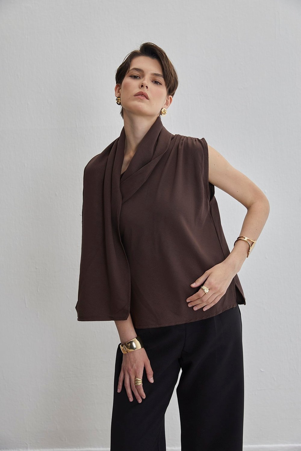 Atkı Detaylı Bluz Kahve