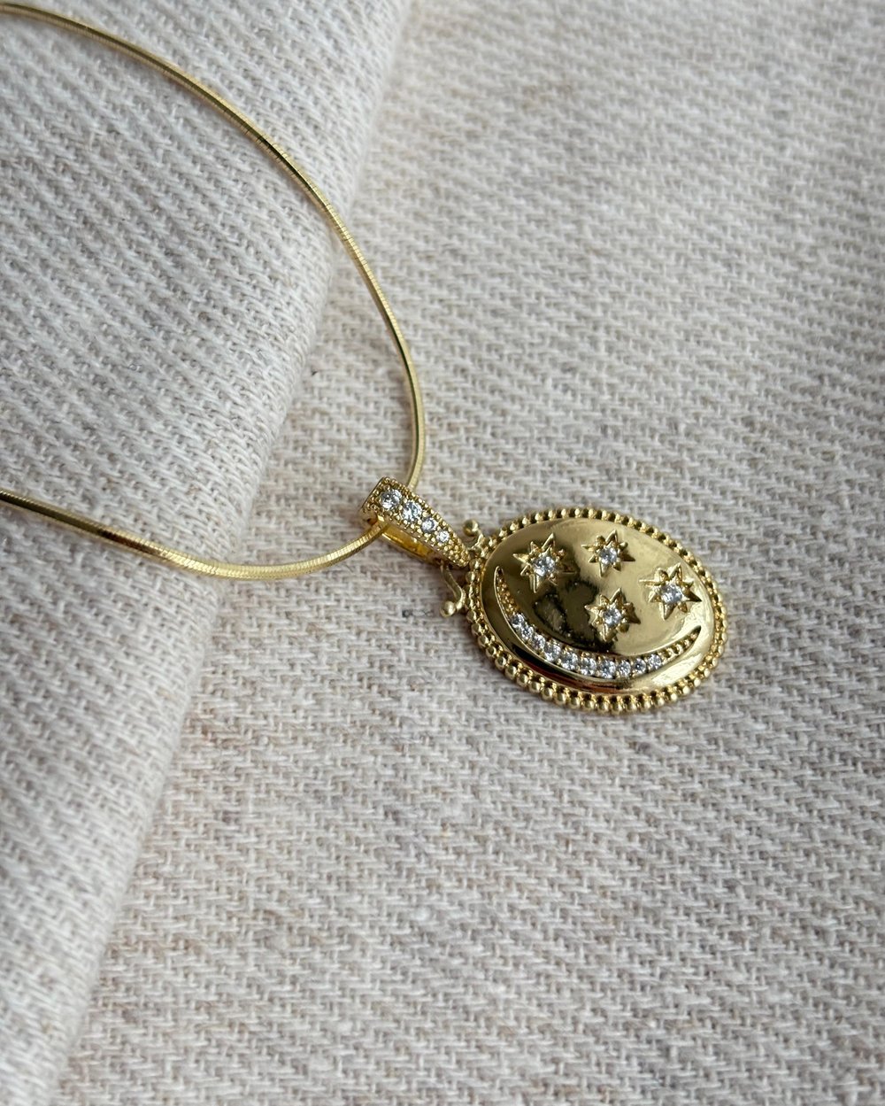 14K Xuping Desenli Plaka Kolye
