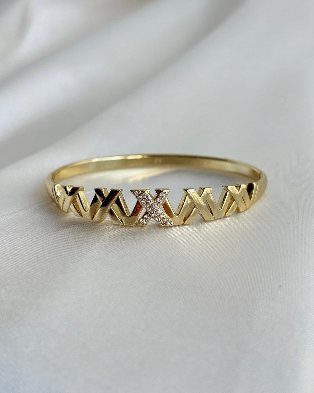 14K Xuping Taşlı Atlas Model Kelepçe
