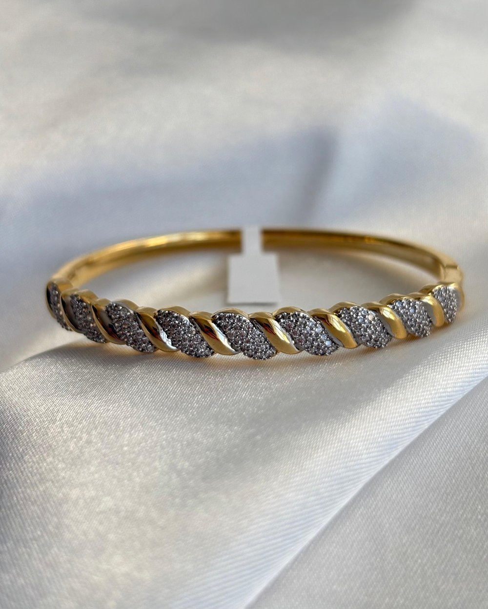 14K Xuping Taşlı Sarmal Model Kelepçe
