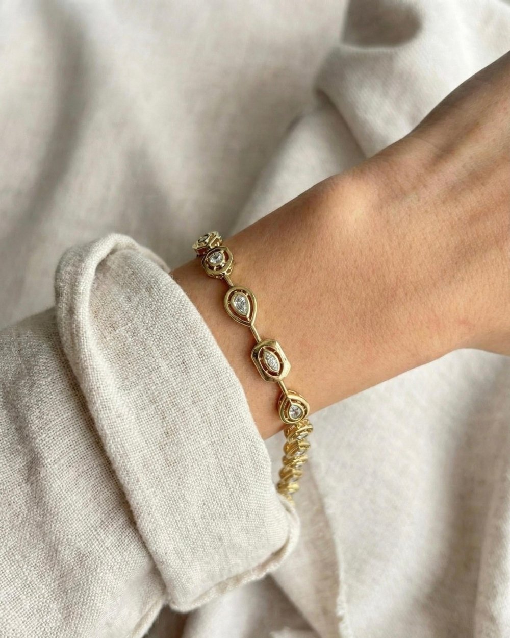 14K Xupng Taşlı Damla Model Bileklik