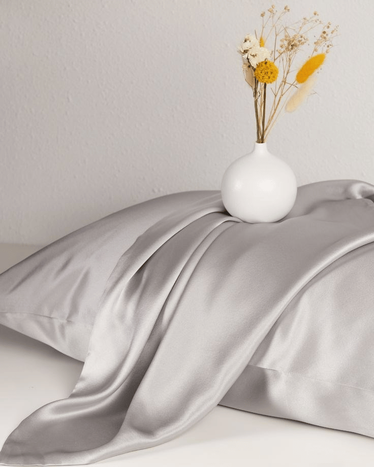 2’li  İpek Dokulu Saten Yastık Kılıfı 50x70 – Gümüş – Mikrosaten, Saç ve Cilt Dostu