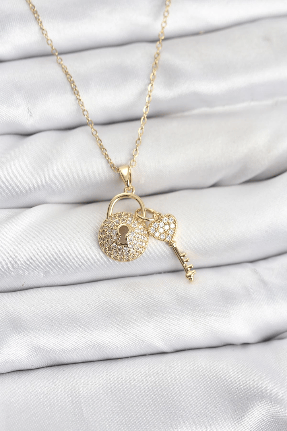 316L Çelik Zincir Gold Renk Kilit Anahtar Model Zirkon Taşlı Kadın Kolye