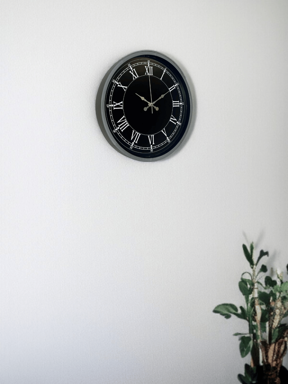 36 Cm Gri Roma Rakamlı Zarif Duvar Saati