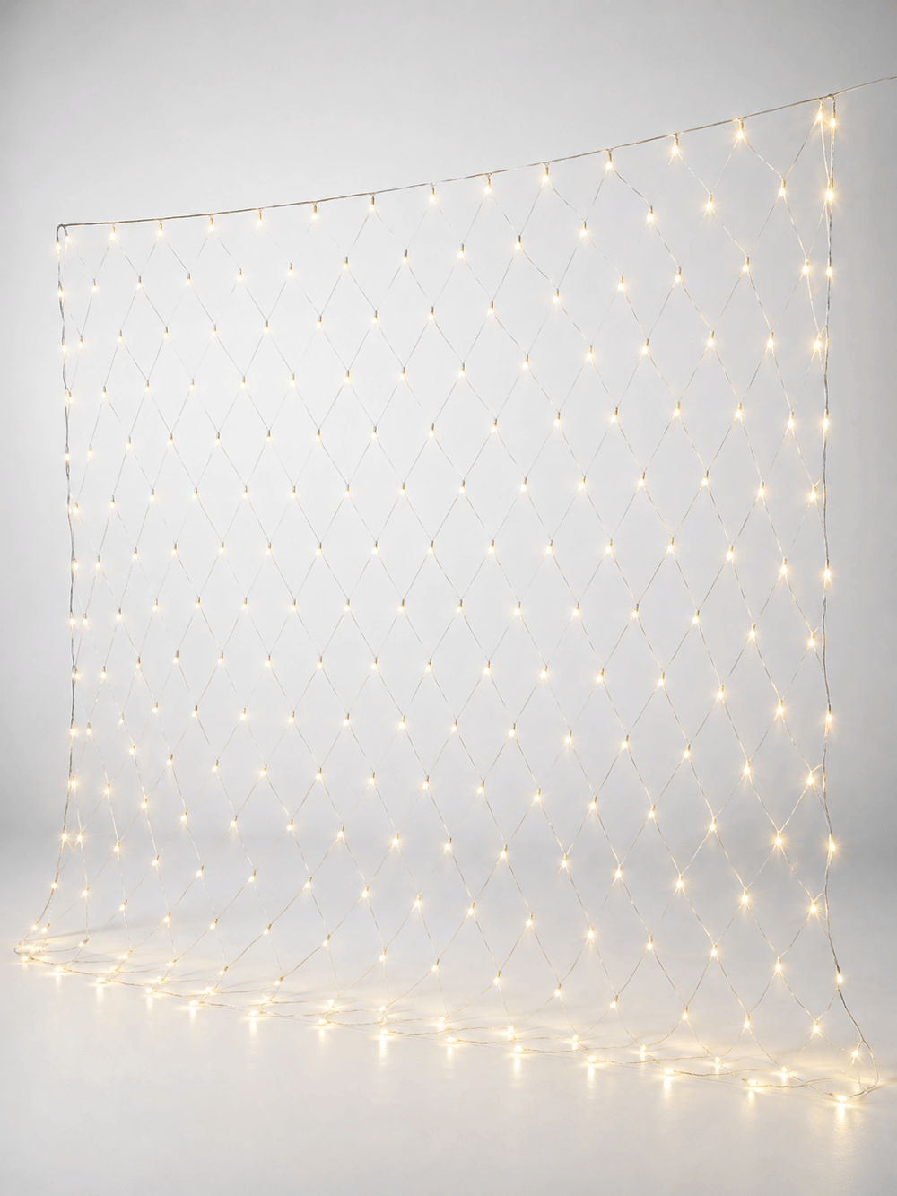3x3 Metre Ağ LED ile Bahçenize Sıcak ve Şık Aydınlatma