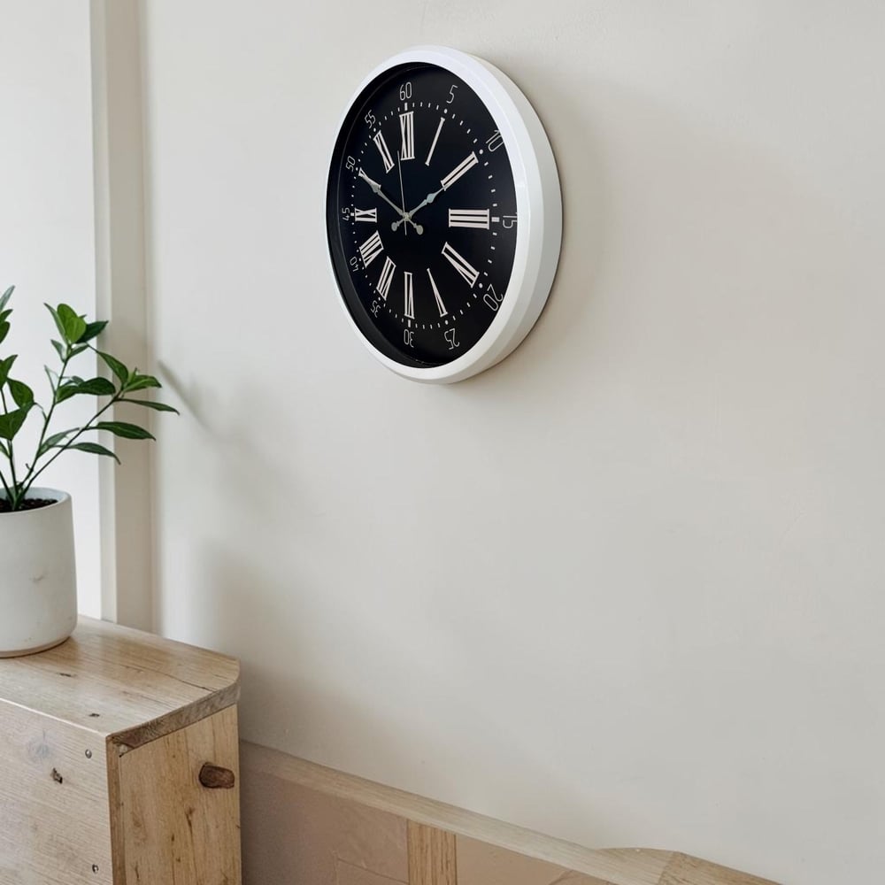 Beyaz Elegant Tasarım 52 Cm Metal Duvar Saati