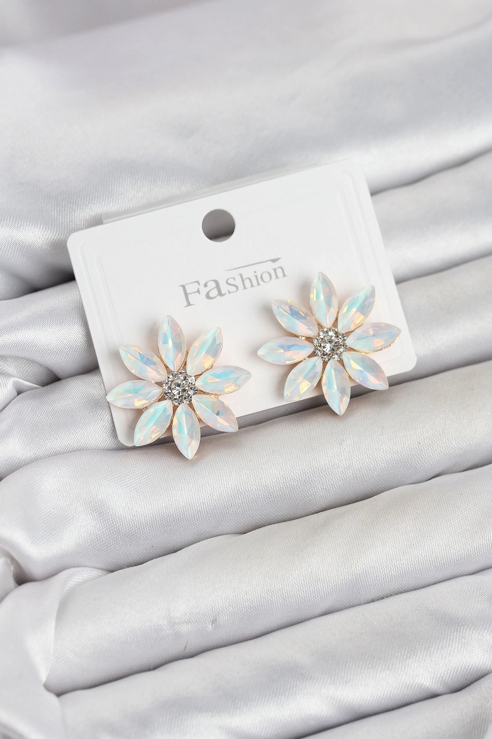 Beyaz Renk Kristal Taşlı Lotus Çiçek Model Kadın Küpe