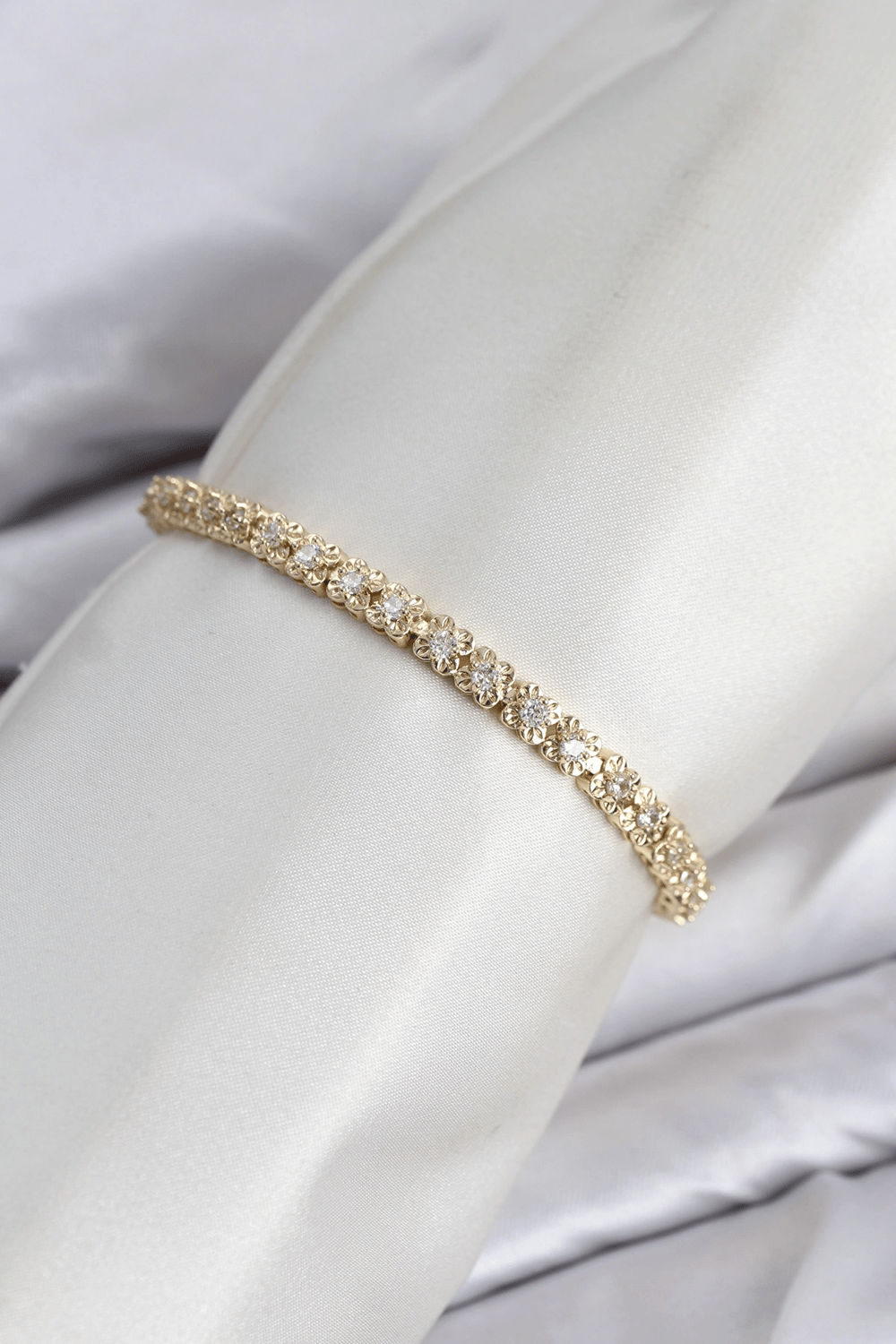 CM Model Zirkon Taşlı VIP Seri Gold Renk Pirinç Kadın Bileklik