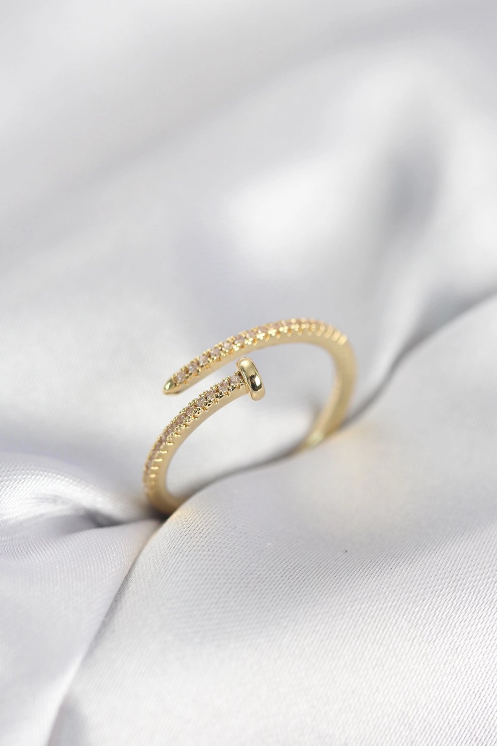 Çivi Model Zirkon Taşlı Gold Renk Kadın Yüzük