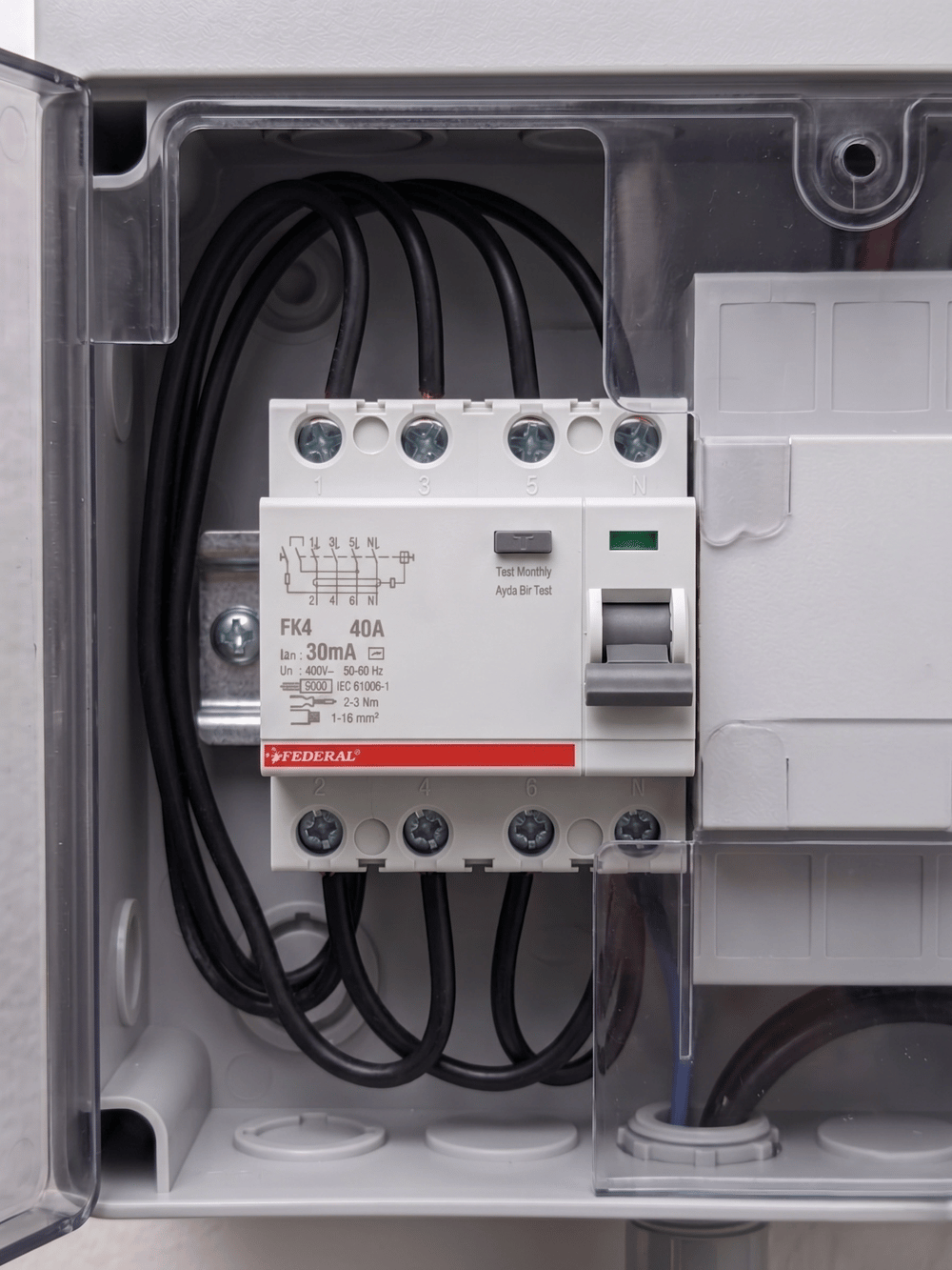 Eco Lounge FEDERAL 4X40 A 30Ma 6Ka Kaçak Akım Rolesi FK4 9FA-H1064-0040