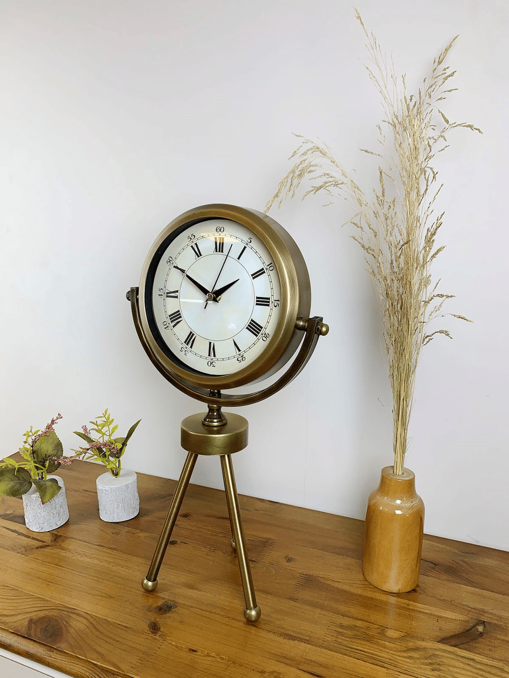 Eskitme Roma Rakamlı Tripod Üç Ayaklı Metal Masa Saati