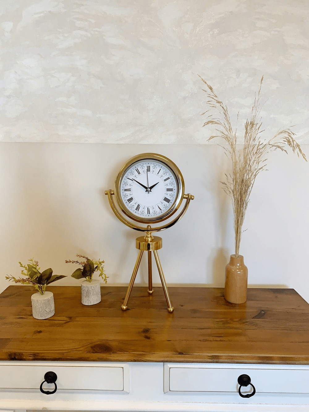 Gold Metal Mini Tripod Desenli Roma Rakamı Masa Saati 45×26 cm