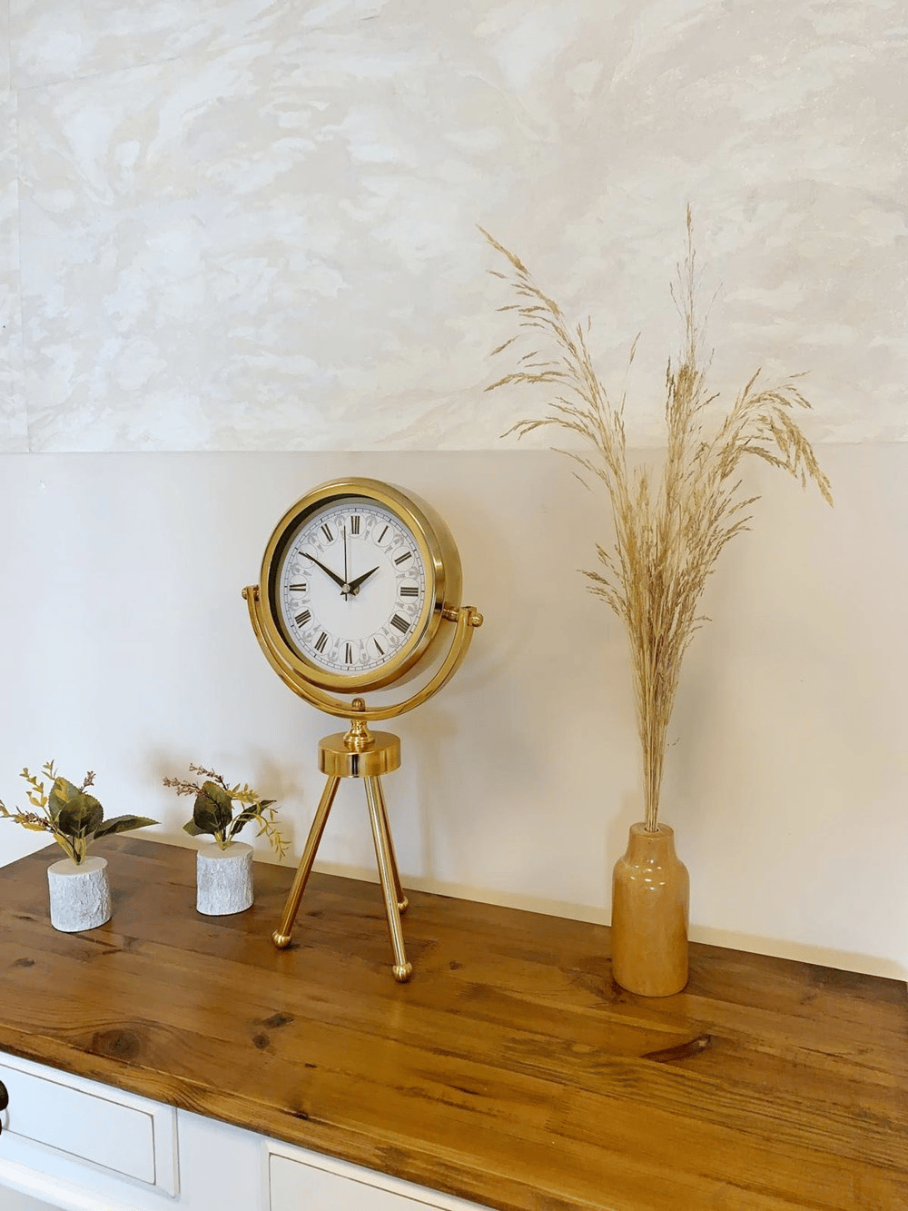 Gold Metal Mini Tripod Desenli Roma Rakamı Masa Saati 45×26 cm