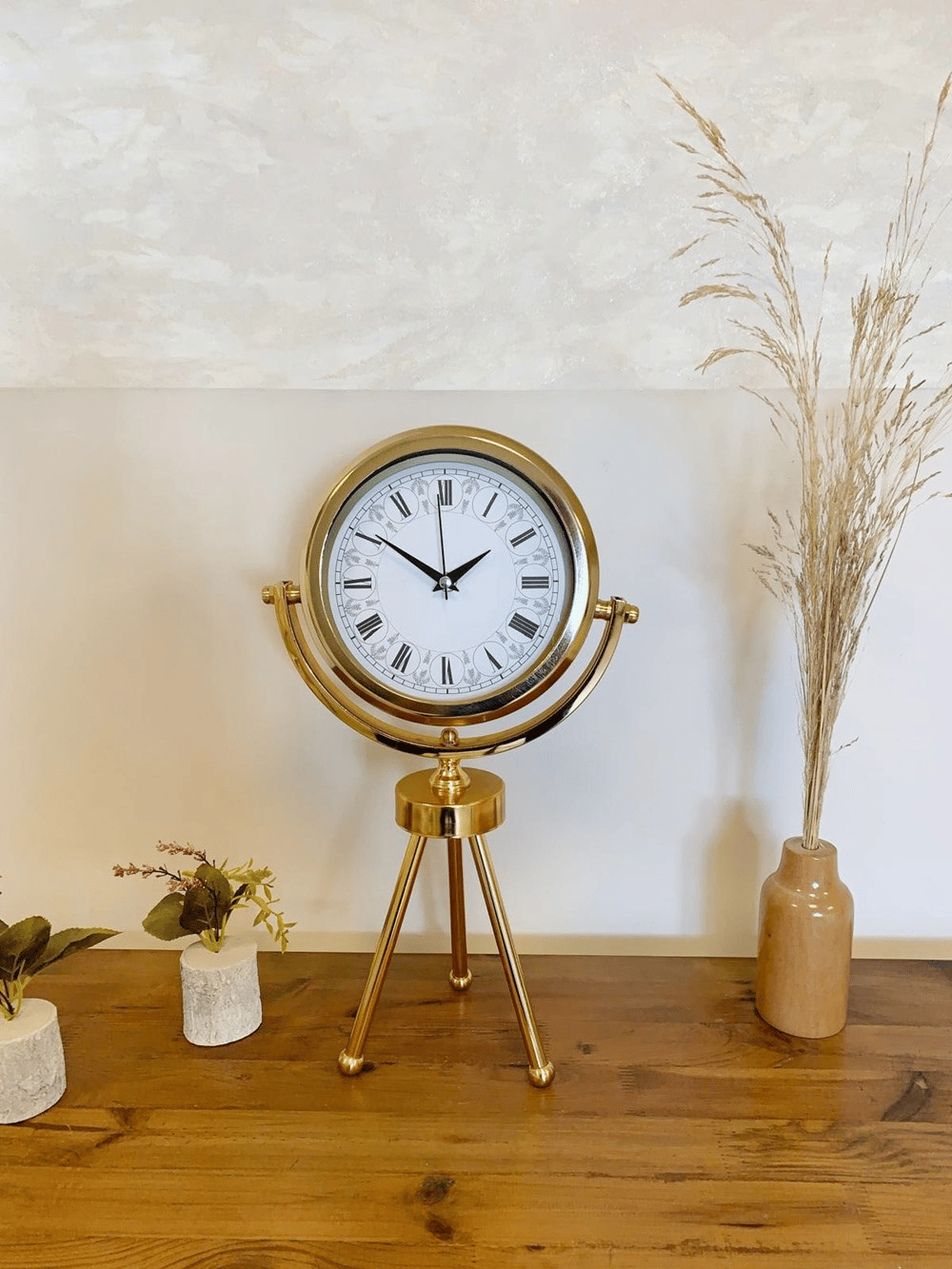 Gold Metal Mini Tripod Desenli Roma Rakamı Masa Saati 45×26 cm