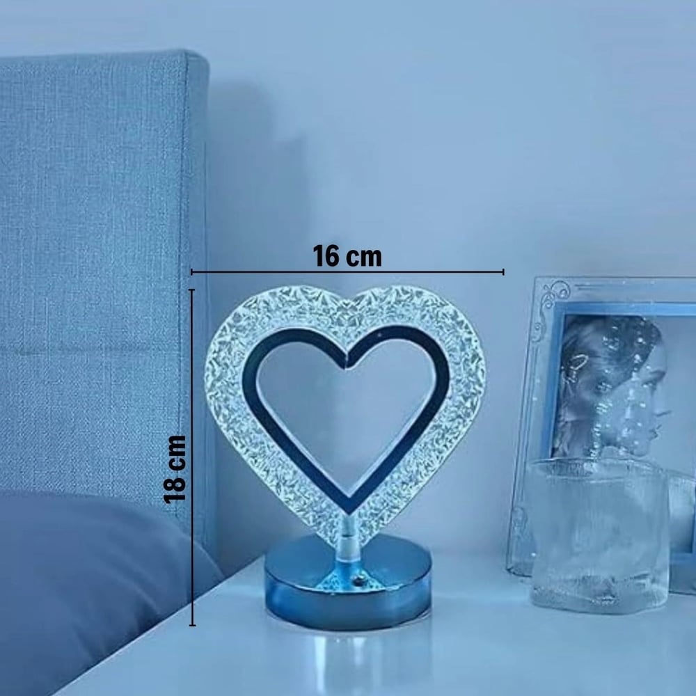Kalp Şeklinde Kristal Led Masa Lambası – Dokunmatik, 3 Renk Işık Modlu, Şarjlı Mini Dekoratif Gece Lambası Bx40