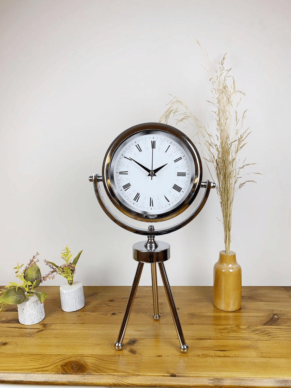 Krom Metal Mini Tripod Desenli Roma Rakamlı Masa Saati