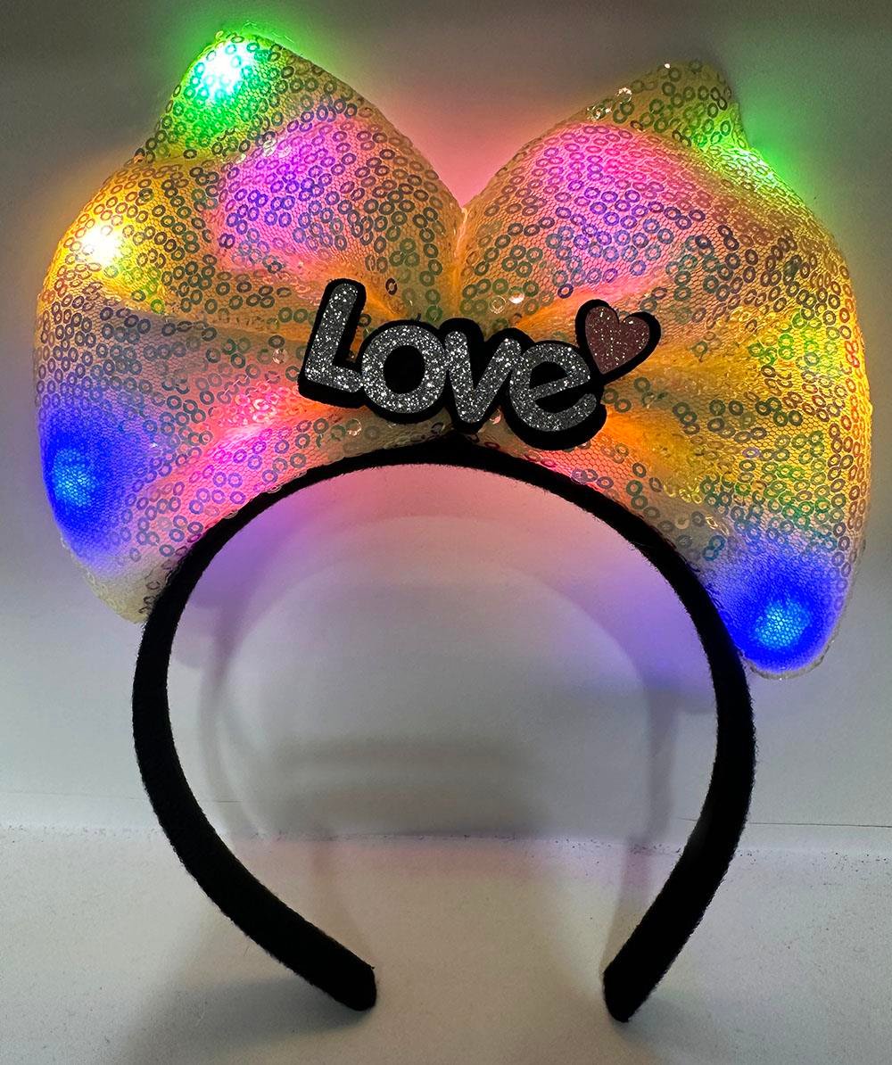 Led Işıklı 3 Farklı Fonksiyonda Yanan Gümüş Love Yazılı Sarı Fiyonk Taç 20X17 cm (3936)
