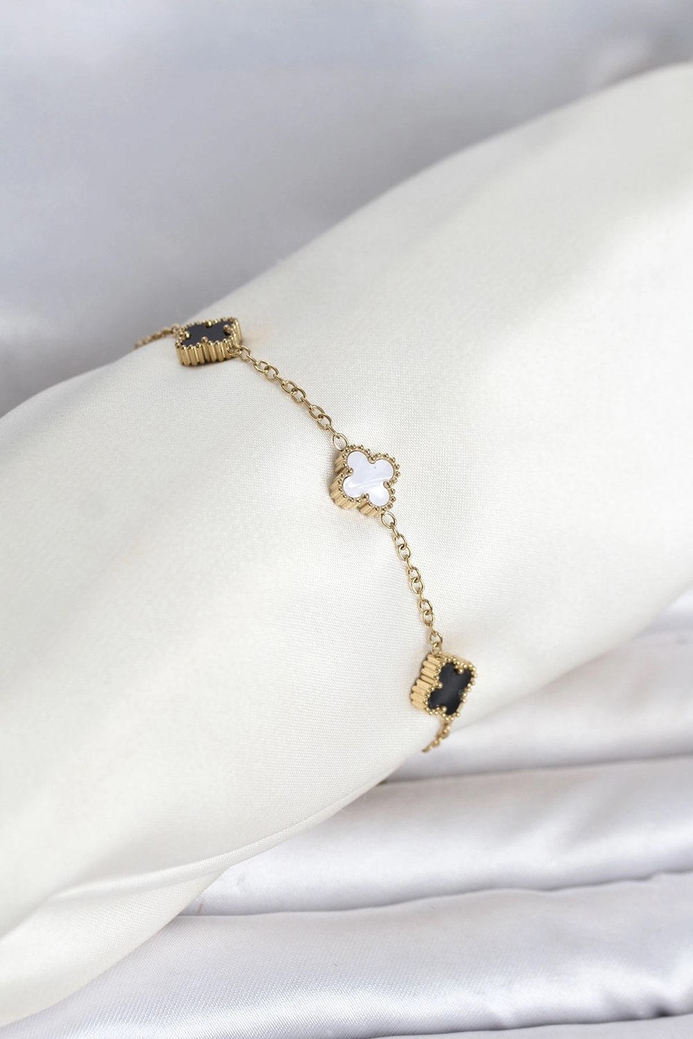 Mey İthalat® 316L Çelik Gold Renk Siyah Beyaz Baby Yonca Model Kadın Bileklik