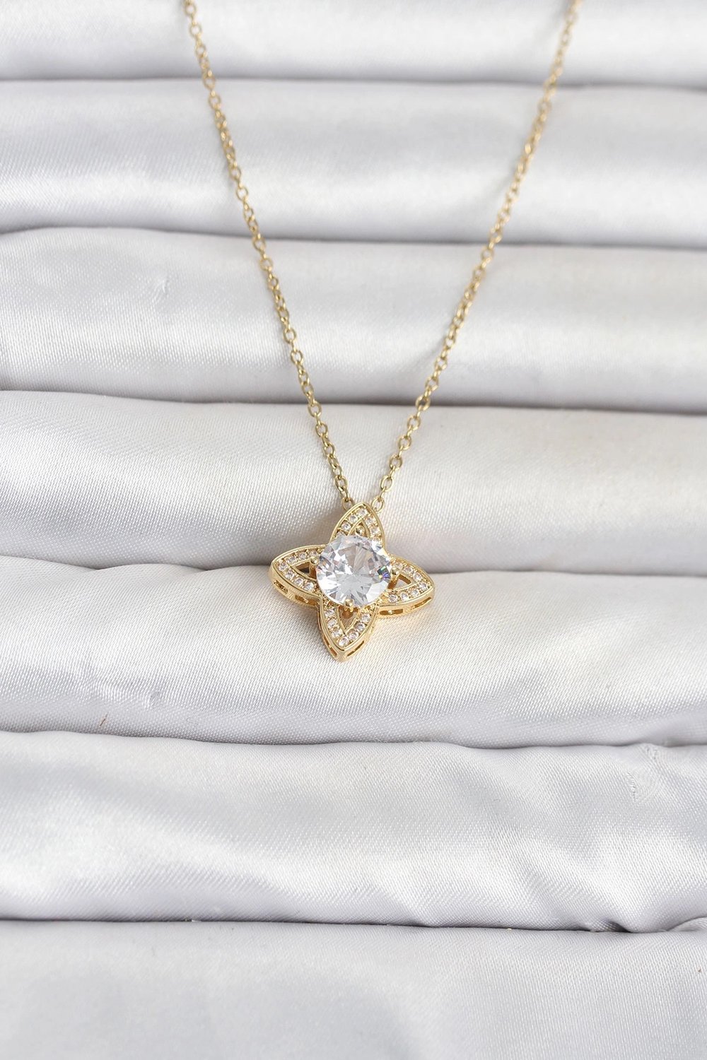 Mey İthalat® 316L Çelik Zincir Gold Renk Yonca Model Kadın Kolye