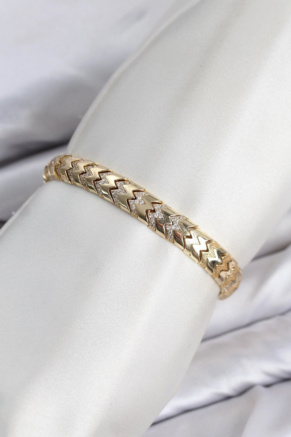 Mey İthalat® CM Kalın Yılan Model Zirkon Taşlı VIP Seri Gold Renk Pirinç Kadın Bileklik
