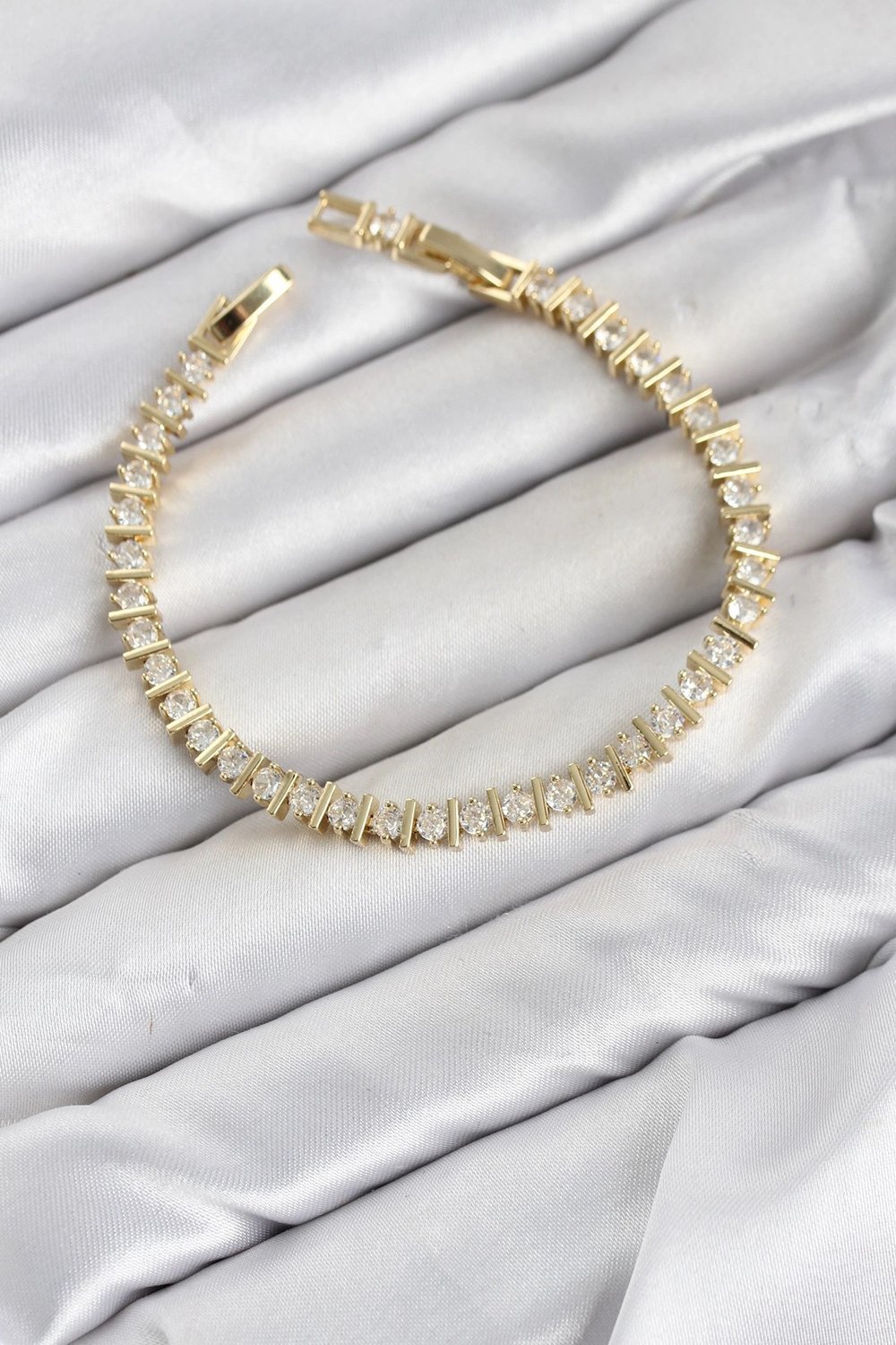 Mey İthalat® CM Şerit Model Zirkon Taşlı VIP Seri Gold Renk Pirinç Kadın Bileklik