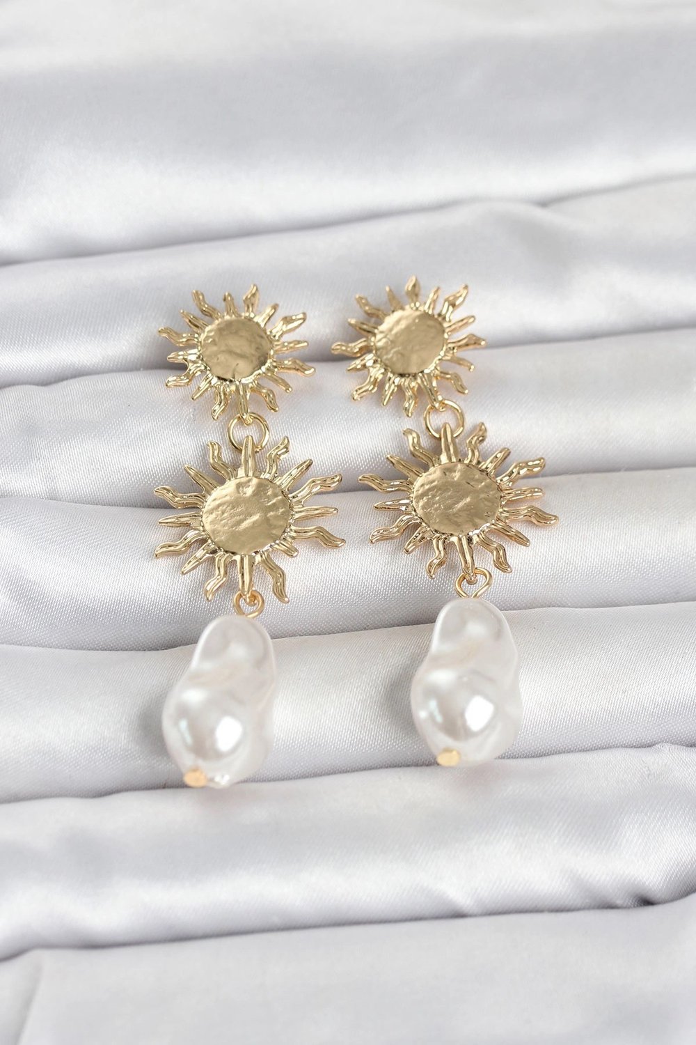 Mey İthalat® Gold Renk Pirinç Güneş Model Detaylı Kadın Küpe