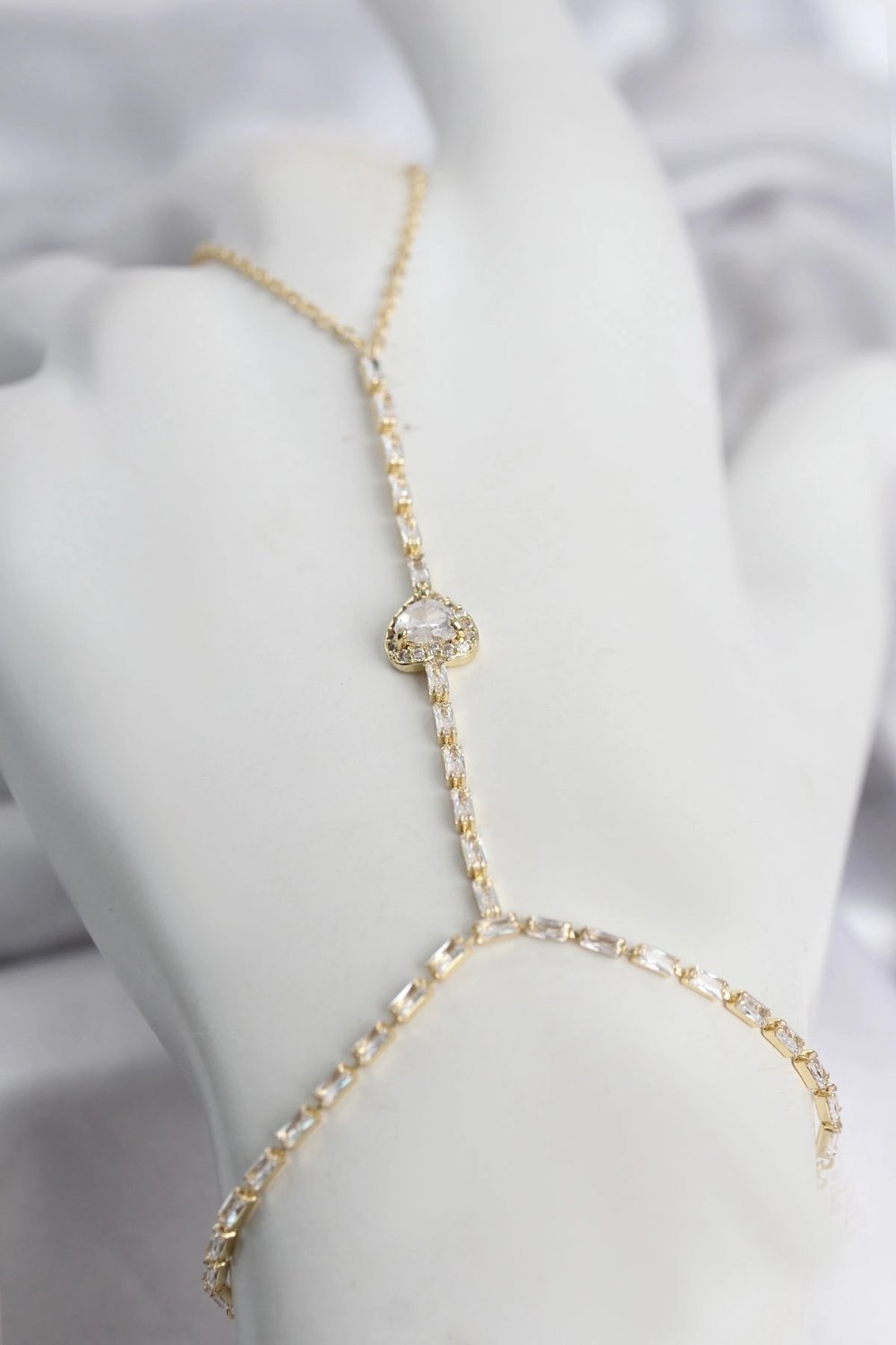 Mey İthalat® Gold Renk Pirinç Zirkon Taşlı Kalp Model Şahmeran