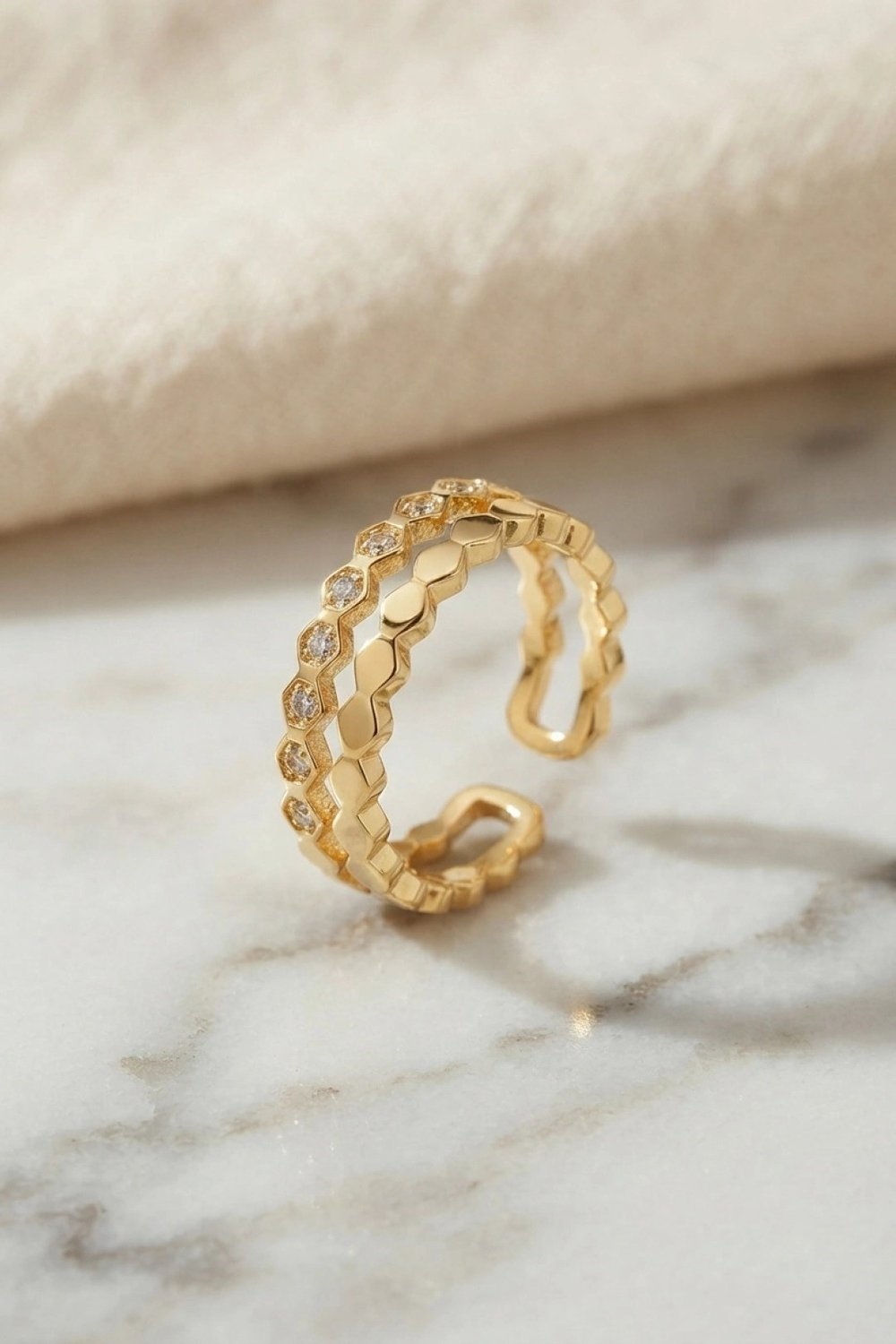 Mey İthalat® Gold Renk Sıralı Petek ve Zirkon Taşlı Model Kadın Yüzük