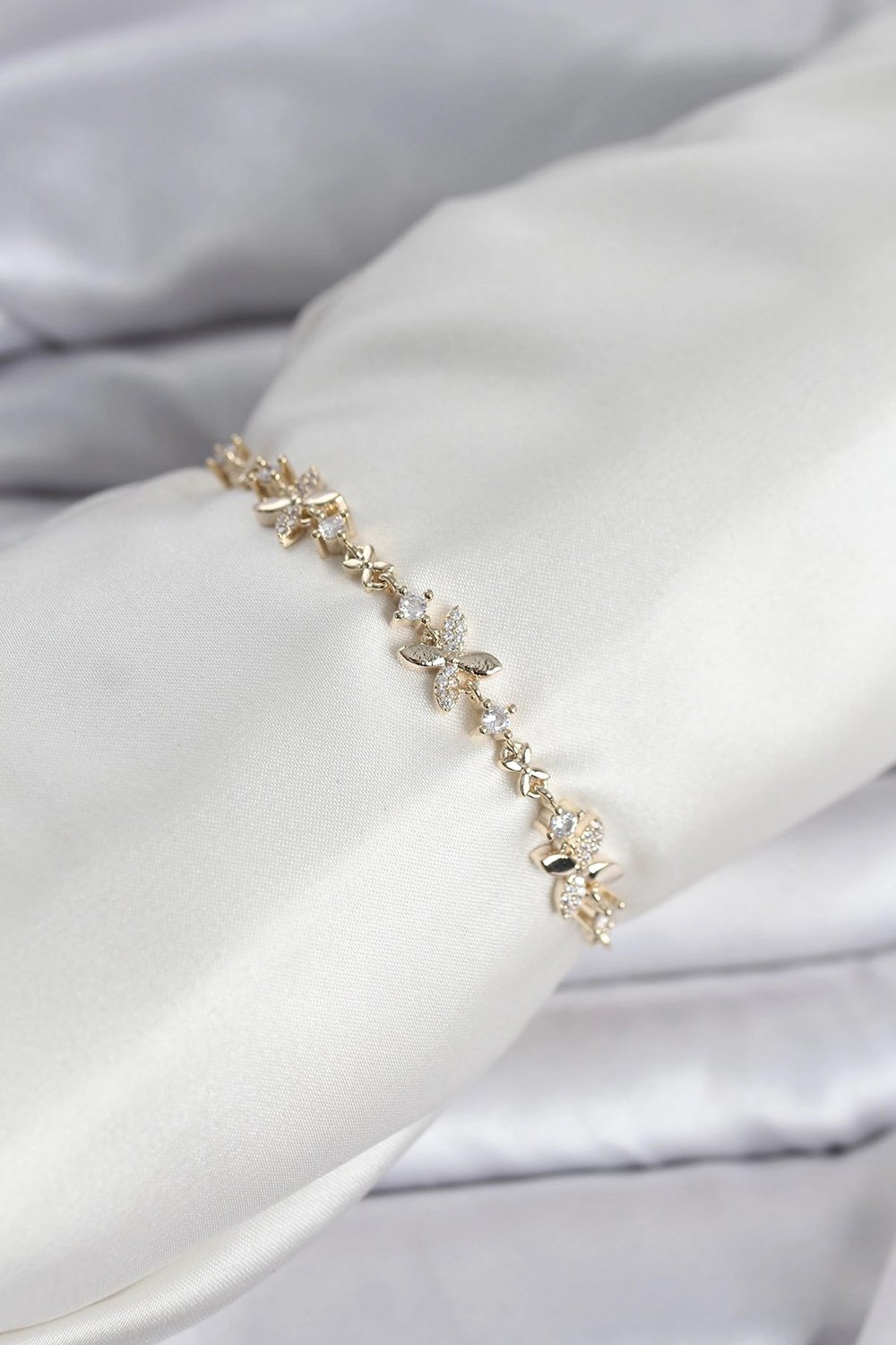 Mey İthalat® Gold Renk Yonca Model Zirkon Taşlı Asansörlü Kadın Bileklik