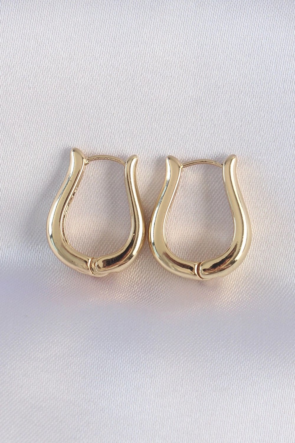 Mey İthalat® Pirinç Gold Renk İçi Boş Gül Küpe